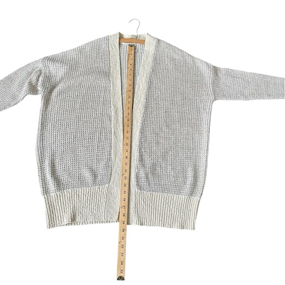 Women’s Urban Outfitters Medium Oversized Sweater Fits Large Cream Tan Cardigan - Picture 5 of 9